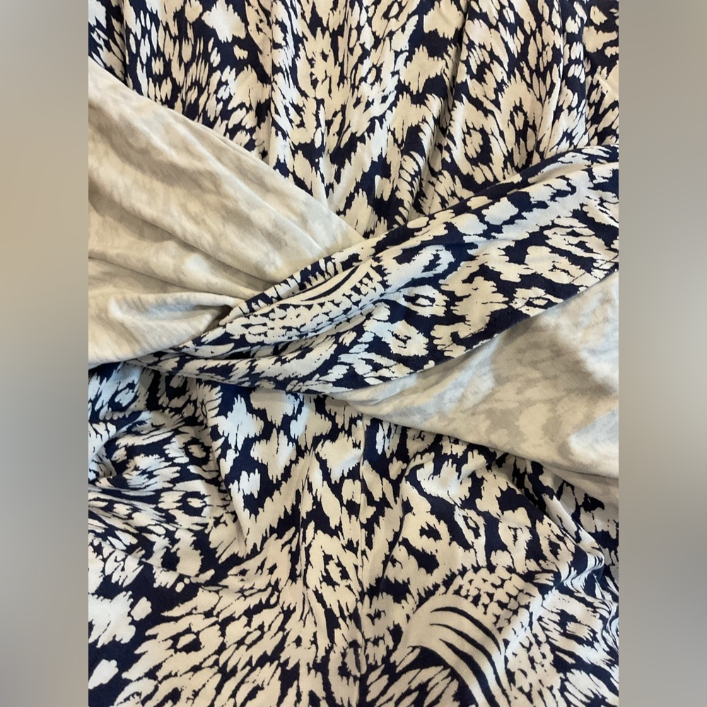 Lilly Pulitzer Jarrett Beach Romper. Blue & White Tropical Pattern. Size Small - Picture 4 of 5